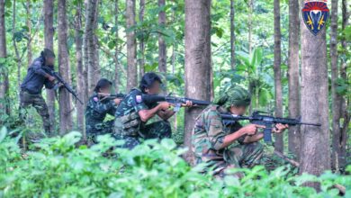 ၂၀၂၂ ခုနှစ် အောက်တိုဘာလအတွင်းက ရှေ့တန်းတွင် တွေ့ရသော KNU တပ်ဖွဲ့ဝင်အချို့။ (ဓာတ်ပုံ-Cobra Column)
