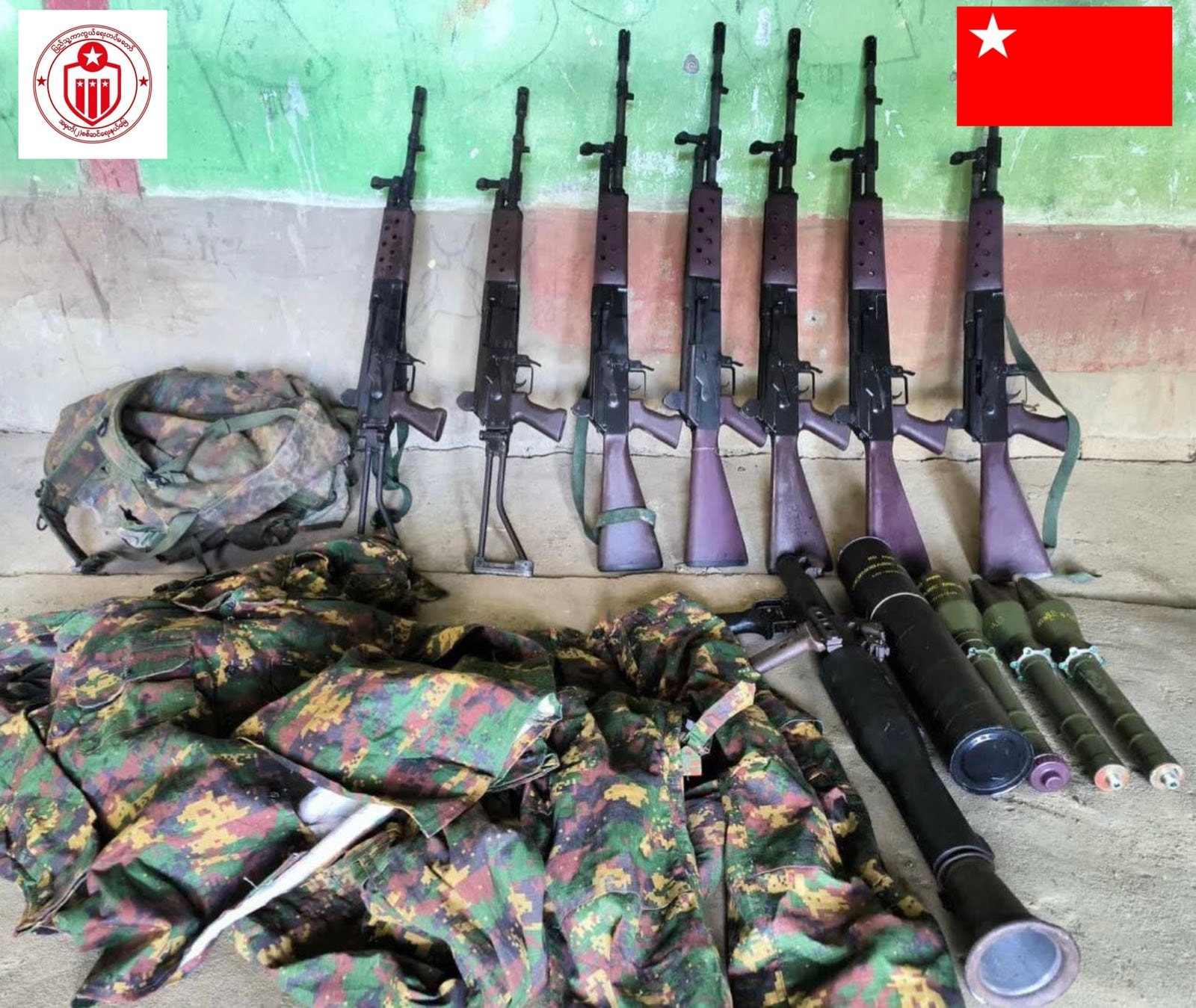 ကျောက်ကြီးမြို့နယ်တိုက်ပွဲတွင် KNU နှင့် PDF သိမ်းမိသည့် စစ်တပ်၏ လက်နက်များ။ (ဓာတ်ပုံ- အမှတ် (၂) စစ်ဆင်ရေးနယ်မြေ)