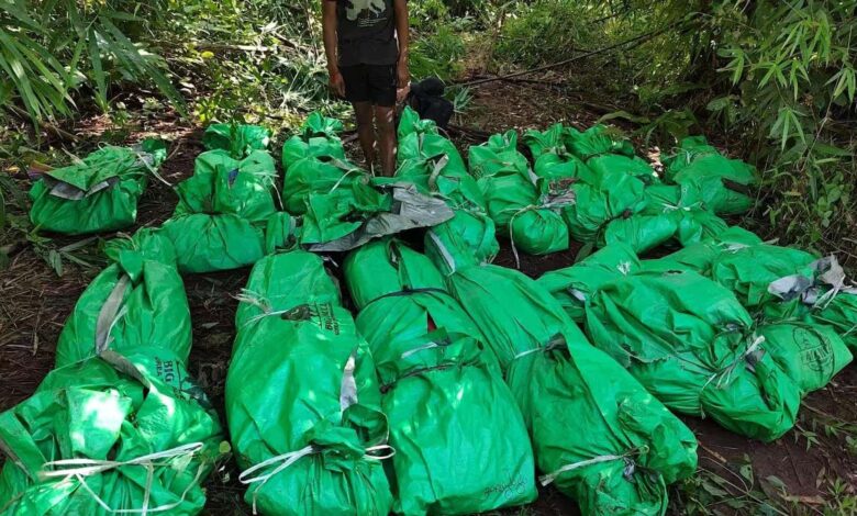 -လူမှုကွန်ယက်တွင် ပျံ့နှံ့နေသော KIA သင်တန်းကျောင်းဗုံးကြဲခံရမှုမှ အလောင်းအချို့။