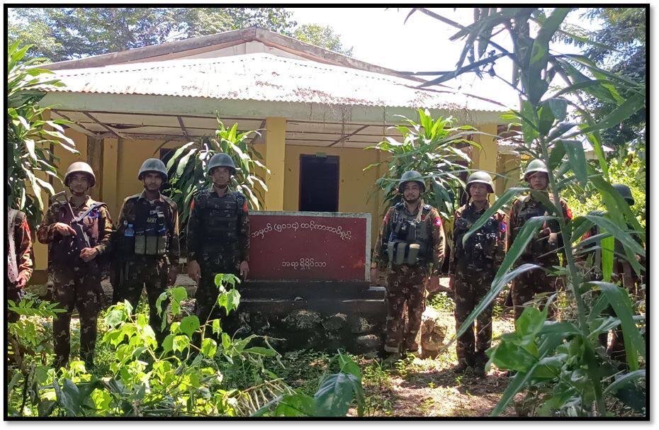 -အမှတ် (၅၀၁၄) တင့်ကားတပ်အနီး တွေ့ရသည့် အာဏာသိမ်းစစ်တပ် တပ်ဖွဲ့ဝင်များ။