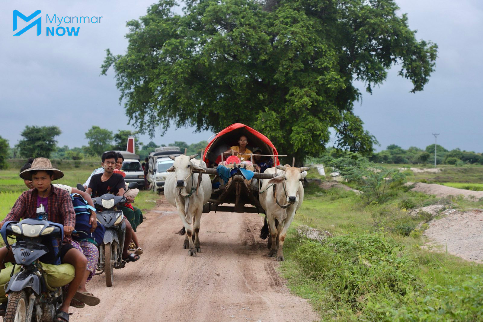 ဩဂုတ်လကုန်က စစ်ကိုင်းတိုင်း၊ ခင်ဦးမြို့နယ်ကျေးရွာဒေသခံအချို့ စစ်ဘေးရှောင်နေကြစဉ်။ (ဓာတ်ပုံ-မိုးဦး)