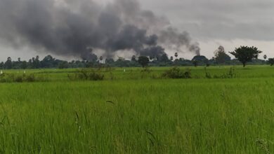 တန့်ဆည်မြို့နယ်၊ ခပေါင်းကြိုင်ရွာတွင် အောက်တိုဘာလ ၁ ရက်နေ့ နံနက်က မီးလောင်ကျွမ်းနေသည်ကို မြင်တွေ့ရစဉ်။ (ဓာတ်ပုံ-ပေးပို့)