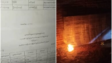 မင်းလှမြို့နယ်၊ ဆင်တဲကုန်းကျေးရွာ စာကြည့်တိုက်တွင် ကပ်ထားသည့် မဲစာရင်းများ မီးရှို့ခဲ့စဉ်။ (ဓာတ်ပုံ- သာယာဝတီခရိုင် အမှတ် (၃၈၀၂) တပ်ရင်း)