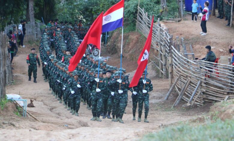 ၂၀၂၂ ခုနှစ် အောက်တိုဘာလ ၂၂ရက်နေ့တွင် KNPP ထိန်းချုပ်ရာနယ်မြေ တာလယ်ဒူဆို (ခေါ်) ညာမို ၌ ပြုလုပ်သည့် အပတ်စဉ် (၇၄ )အခြေခံစစ်သင်တန်းဆင်းပွဲ အခမ်းအနား။ (ဓာတ်ပုံ - KnIC)