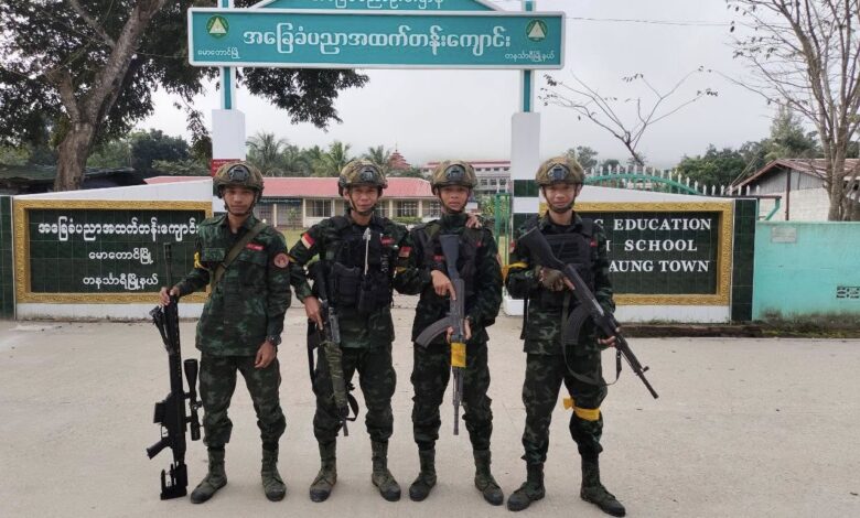 မောတောင်မြို့သိမ်းတိုက်ပွဲတွင် ပါဝင်ခဲ့သော BLPA တပ်ဖွဲ့ဝင်များ။ (ဓာတ်ပုံ-မောင်ဆောင်းခ)