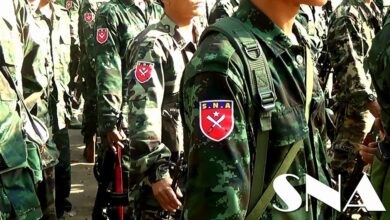 စစ်သင်တန်းတက်နေသည့် SNA တပ်သားအချို့အား တွေ့ရစဉ်။ ဓာတ်ပုံ − SNA