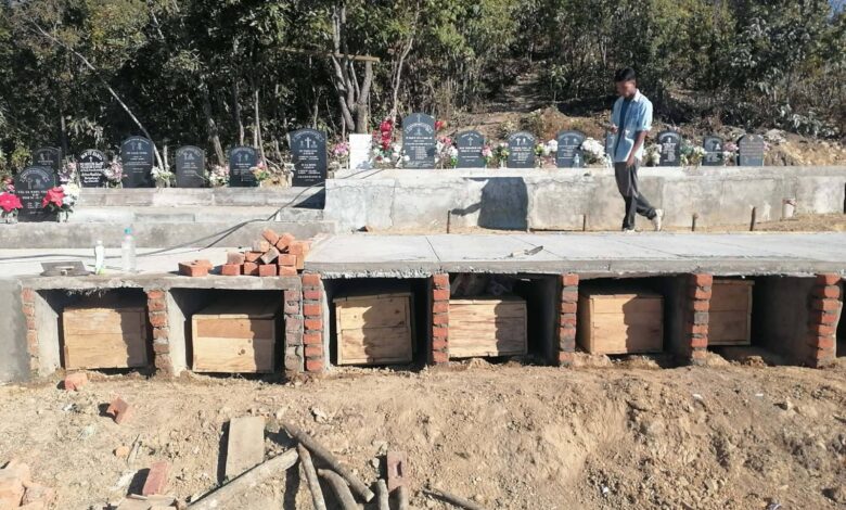 ယနေ့ လေကြောင်းတိုက်ခိုက်မှုတွင် သေဆုံးသွားသူများ၏ နာရေးအခမ်းအနား။ (ဓာတ်ပုံ- ပေးပို့)