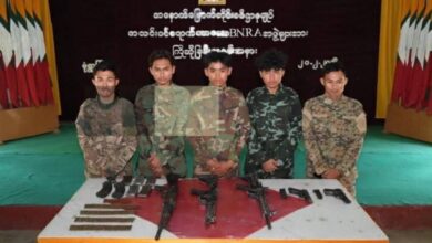 စစ်တပ်ဝါဒဖြန့်သူများက ထုတ်ပြန်သော လက်နက်ချသည့် ဗိုလ်နဂါး တပ်ဖွဲ့ဝင် ငါးဦး။