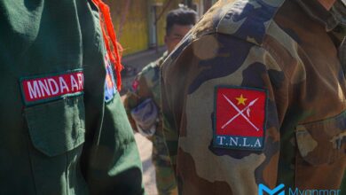 -ယခုနှစ် ဇန်နဝါရီဒုတိယပတ်က ကွတ်ခိုင်မြို့တွင်း တွေ့ရသည့် TNLA နှင့် MNDAA တပ်ဖွဲ့ဝင်များ။ (ဓာတ်ပုံ-မြတ်ပန်း/Myanmar Now)