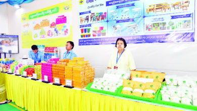 စစ်တပ်ပိုင် မြန်မာ့စီးပွားရေးဦးပိုင်ကုမ္ပဏီထုတ် ပဒုမ္မာဆပ်ပြာအရောင်းပြခန်းတစ်ခု။ (ဓာတ်ပုံ- စစ်ကောင်စီ)