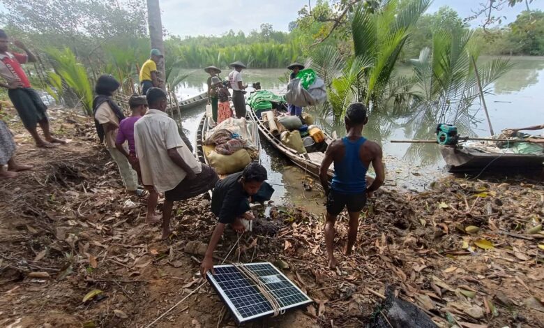 ကျောက်ဖြူတွင် တိုက်ပွဲများပြင်းထန်လာမှုကြောင့် ၂၀၂၅ ခုနှစ် နိုဝင်ဘာလက ရွှေ့ပြောင်းနေကြရသော ဒေသခံများ။ (ဓာတ်ပုံ-Triple-T)