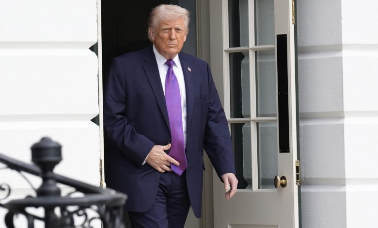 ၂၀၂၆ ခုနှစ် မတ်လ ၁၁ ရက်နေ့တွင် အိမ်ဖြူတော်၌ တွေ့ရသည့် အမေရိကန်သမ္မတ ဒေါ်နယ်ထရမ့်။ (ဓာတ်ပုံ - EPA)