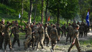 ၂၀၂၃ ခုနှစ် ဩဂုတ်လက ပြုလုပ်သော ချင်းအမျိုးသားတပ်မတော် အပတ်စဉ် (၅၁) အခြေခံ စစ်သင်တန်းဆင်းပွဲတွင် တွေ့ရသော စစ်သင်တန်းဆင်းလူငယ်များ။ (ဓာတ်ပုံ-Chinland Information Center)