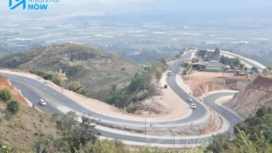 ၂၀၂၅ ခုနှစ် နိုဝင်ဘာလအတွင်း တွေ့မြင်ရသော တရုတ်၏ ပိုးလမ်းမ စီမံကိန်းတွင်ပါဝင်သည့် သိန္နီမြို့ လမ်းပိုင်းတစ်နေရာ။ (ဓာတ်ပုံ- Myanmar Now)