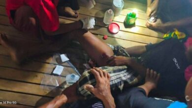 မေ ၂၆ ရက်နေ့ ပစ်ခတ်မှုတွင် ထိခိုက်ဒဏ်ရာရရှိခဲ့သည့် ဒေသခံအချို့။ (ဓာတ်ပုံ- SRF)