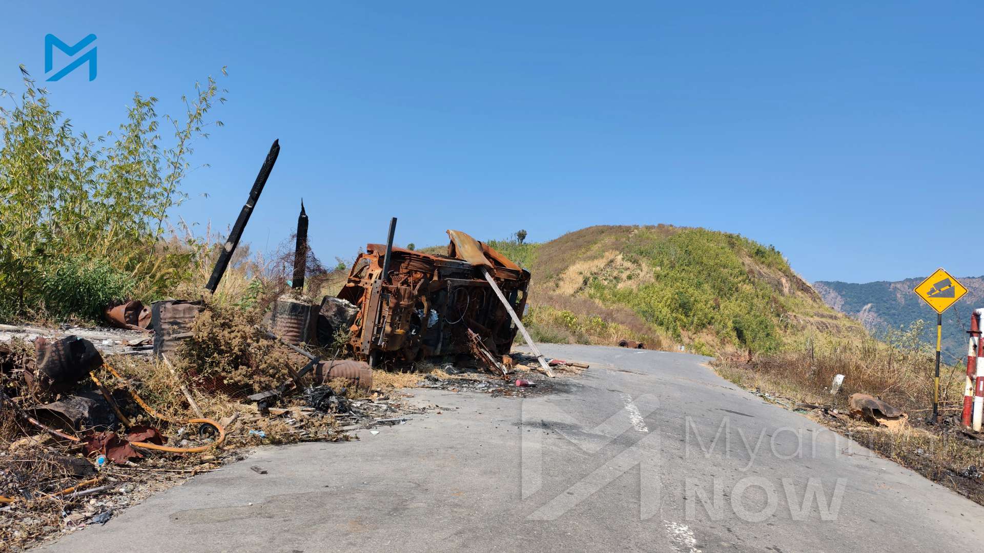 ဒီနှစ် ဖေဖော်ဝါရီလမှာ တွေ့ရတဲ့ ရခိုင်နဲ့ မကွေးတိုင်းအစပ် အမ်း- ပဒါန်းလမ်းပိုင်း တစ်နေရာ။ (ဓာတ်ပုံ- ညီထွေး)