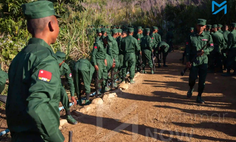 ၂၀၂၄ ခုနှစ်၊ ဒီဇင်ဘာက တွေ့ရသော မန္တလေးတိုင်းအခြေစိုက် PDF တပ်ဖွဲ့ဝင်အချို့။ (ဓာတ်ပုံ-မိုးဦး)