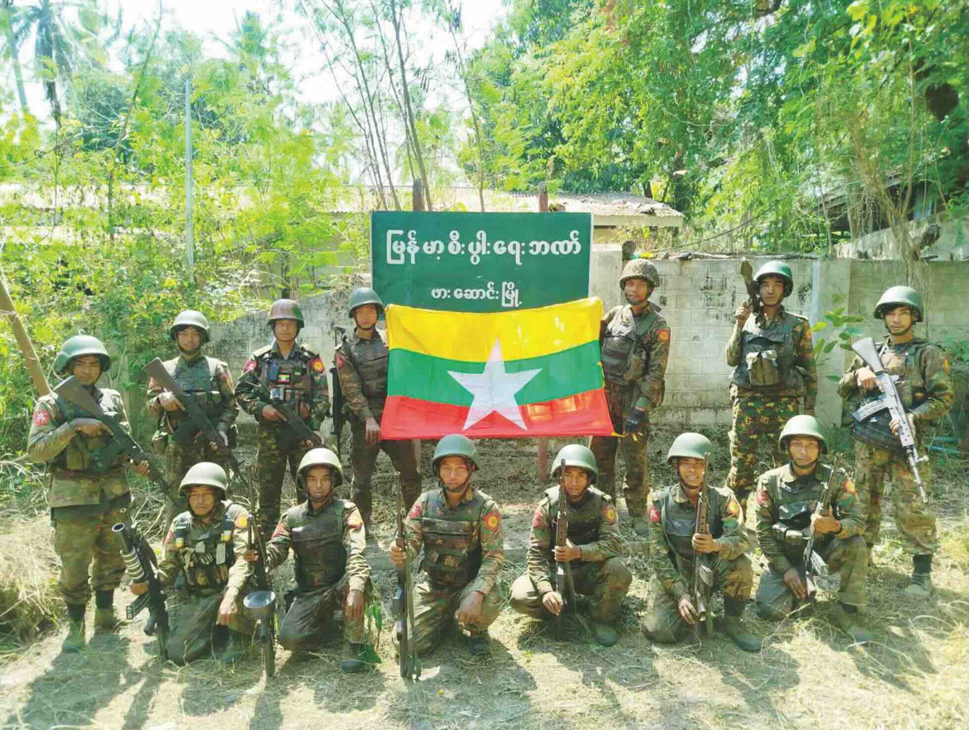 ကယားပြည်နယ် ဖားဆောင်းမြို့ကို ယခုနှစ် ဖေဖော်ဝါရီ ၁၅ ရက်တွင် အပြည့်အဝ ပြန်လည်ထိန်းချုပ်နိုင်ခဲ့ကြောင်း စစ်တပ်ကကြေညာခဲ့သည်။ (ဓာတ်ပုံ - MOI)