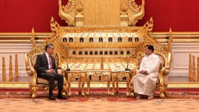 စစ်အုပ်စု ထုတ်ပြန်ခဲ့သည့် ဧပြီလ ၂၅ ရက်နေ့က မင်းအောင်လှိုင်နှင့် တရုတ်နိုင်ငံခြားရေးဝန်ကြီး ဝမ်ယိ တွေ့ဆုံမှု ဓာတ်ပုံမှတ်တမ်း။