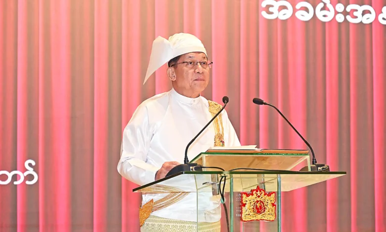 ၂၀၂၆ ခုနှစ် ဧပြီလ ၁၀ ရက်တွင် စစ်တပ်၏ အွန်လိုင်းစာမျက်နှာ၌ ဖော်ပြခဲ့သော မင်းအောင်လှိုင် မိန့်ခွန်းပြောနေသည့် မှတ်တမ်းဓာတ်ပုံ။ (ဓာတ်ပုံ - cincds)