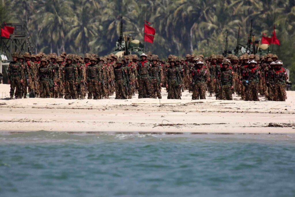 ရခိုင်နှင့် ချင်းတောင်ပိုင်းကိုတိုက်ရန် စစ်တပ်က မကွေးစစ်မျက်