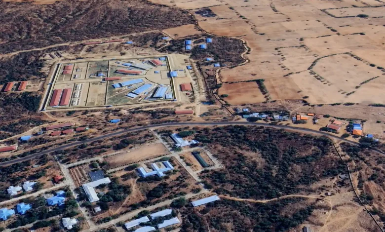 Google Earth ကောင်းကင်ဓာတ်ပုံတွင် တွေ့ရသော မကွေးထောင် နှင့် အမှတ် (၂၅) ရဲတပ်ရင်း။