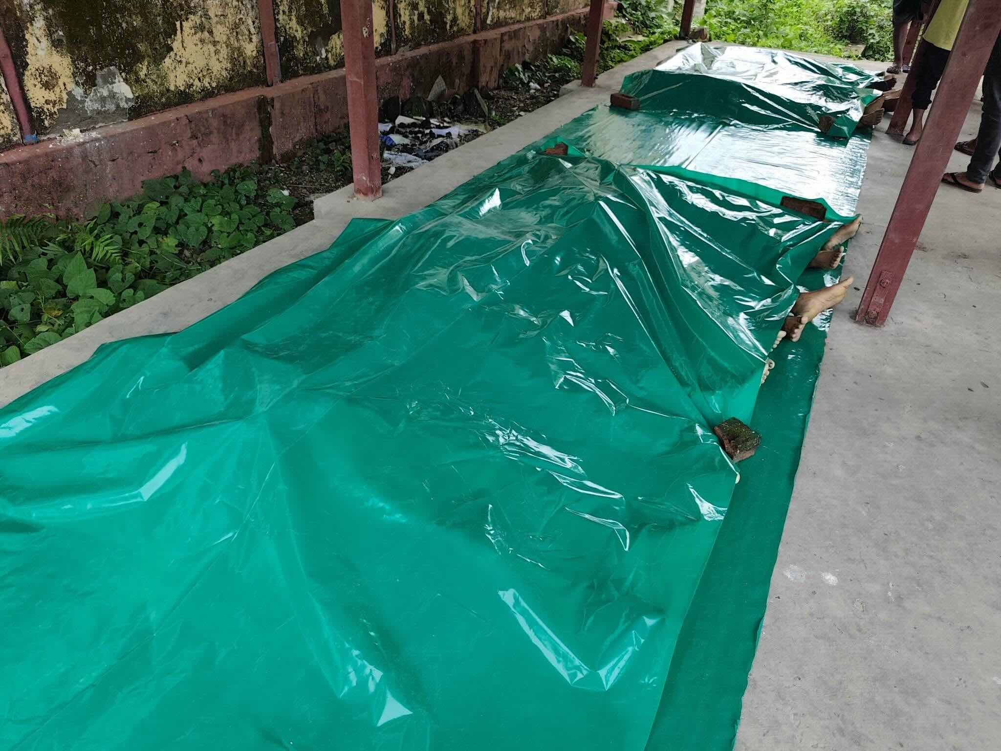 စက်လှေတိမ်းမှောက်မှုမှ ဆယ်ယူရရှိသော ရုပ်အလောင်းအချို့။ (ဓာတ်ပုံ- ဖြူစင်ရင်ခွင်ဖောင်ဒေးရှင်း)