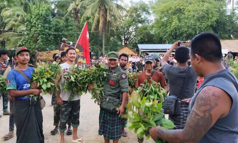 ပေါက်မြို့နယ် ကုက္ကိုလ်စုကျေးရွာကိုသိမ်းပိုက်ထားသည့် ပြည်သူ့ကာကွယ်ရေးတပ်ဖွဲ့ဝင်များကို ဇွန်လ ၄ ရက်တွင် တွေ့ရစဉ်။ (ဓာတ်ပုံ- KoKo Paing fb)