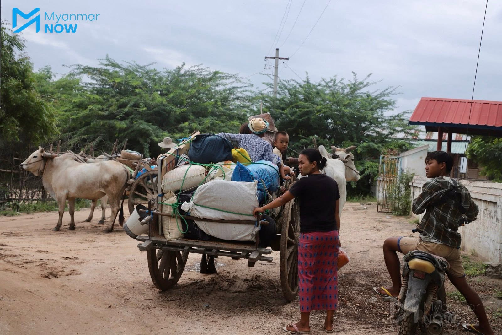၂၀၂၅ ခုနှစ် သြဂုတ်လက စစ်တပ်၏ ရန်ကြောင့် နေရပ်စွန့်ခွာနေရသည့် ဒေသခံများ။ (ဓာတ်ပုံ - Myanmar Now)