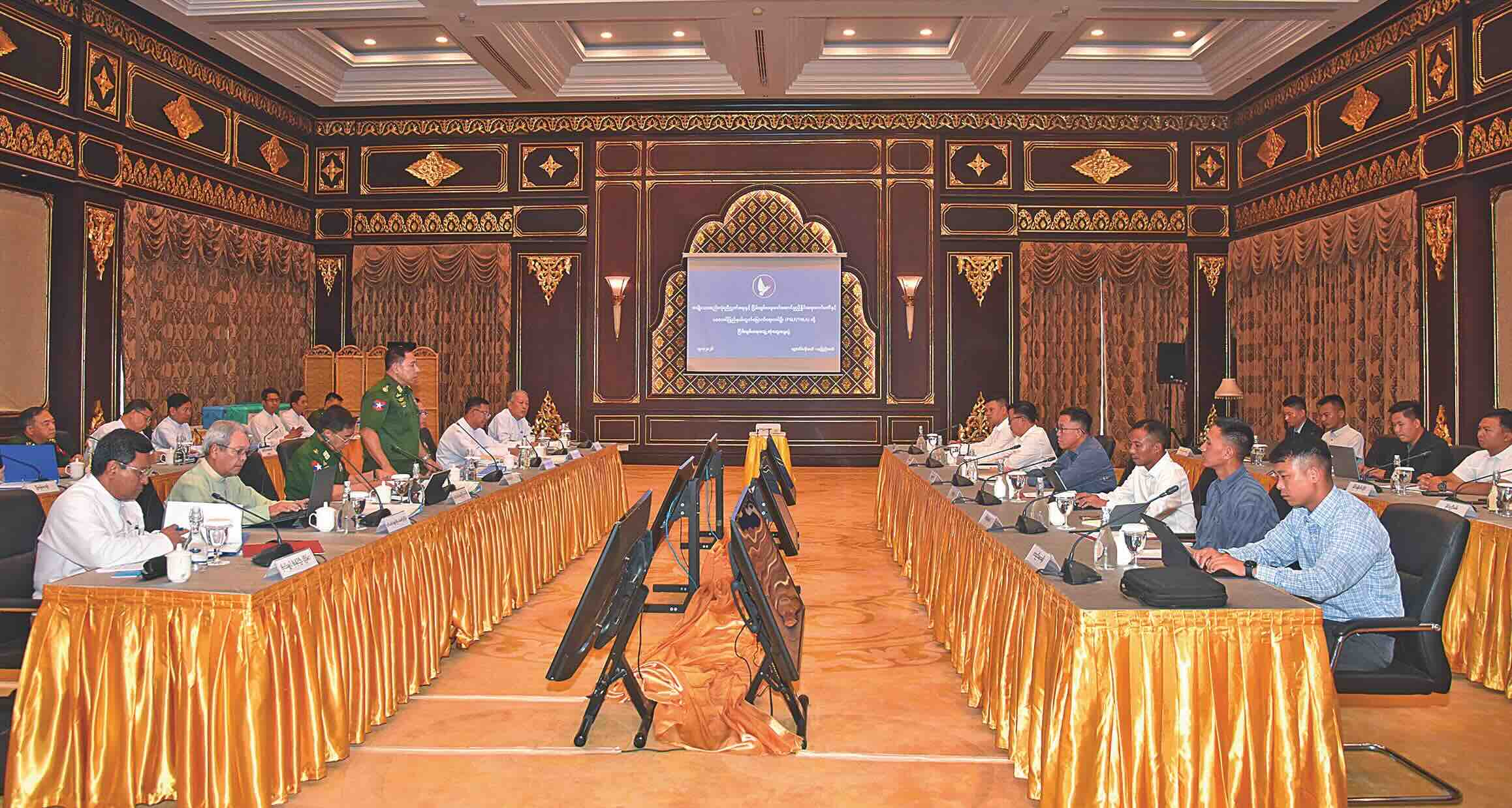 စစ်တပ်၏ ငြိမ်းချမ်းရေးကော်မတီ( (NSPNC)နှင့် TNLA တို့ ယမန်နေ့က နေပြည်တော် ရွှေစံအိမ် ဟိုတယ်၌ တွေ့ဆုံခဲ့ကြစဉ်။ (ဓာတ်ပုံ- CINCDS) 
