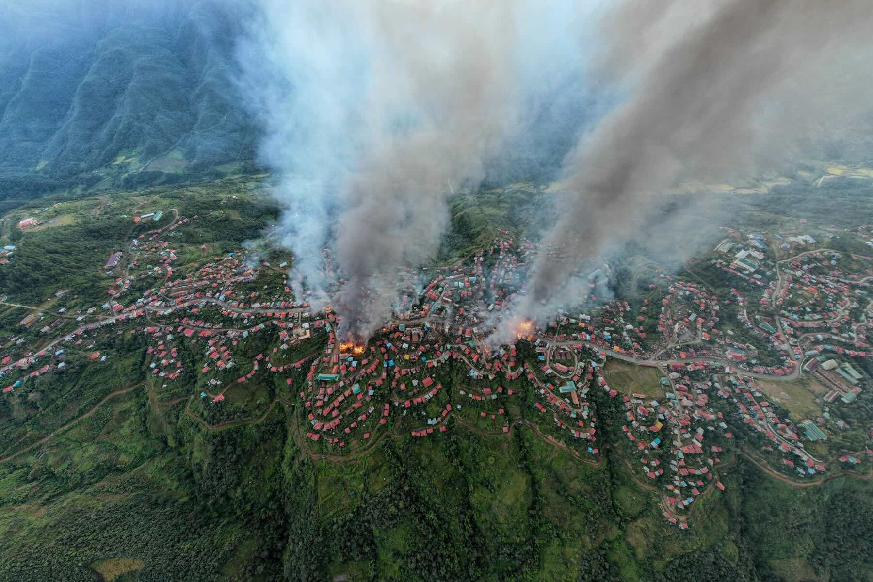 မီးလောင်နေသော ထန်တလန်မြို့ကို ၂၀၂၁ ခုနှစ် အောက်တိုဘာလ ၂၉ ရက်က တွေ့ရစဉ်။ (ဓာတ်ပုံ- AFP)
