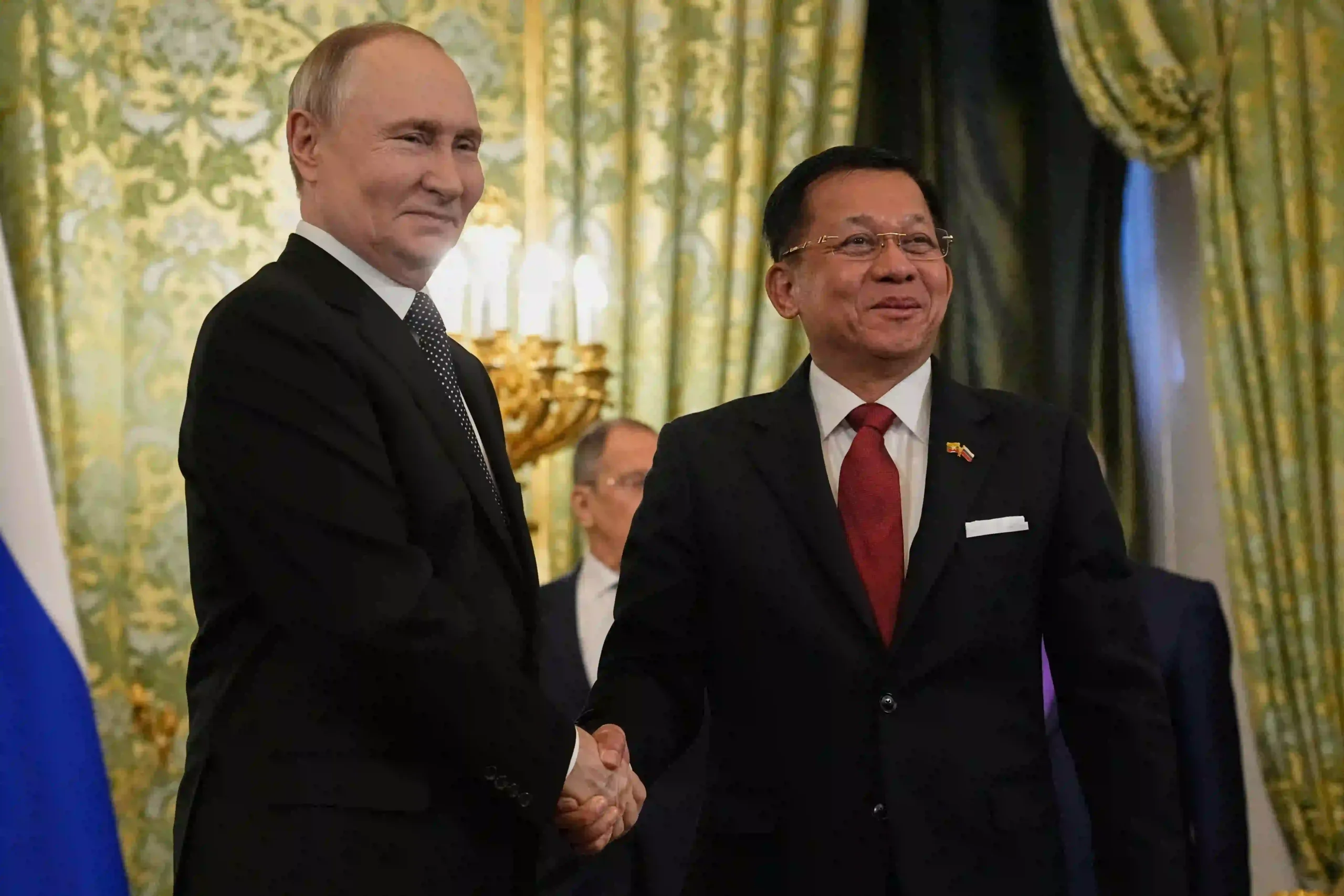 ၂၀၂၅ ခုနှစ် မတ်လ ၄ ရက်က ရုရှားနိုင်ငံ မော်စကိုမြို့၌ ရုရှားသမ္မတနှင့်အတူ တွေ့ရသော အာဏာသိမ်း စစ်ခေါင်းဆောင်။ (ဓာတ်ပုံ- AFP)