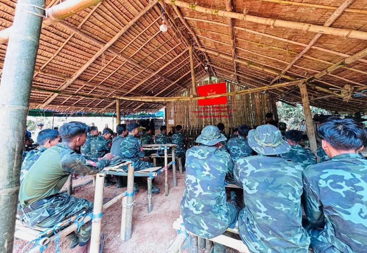 ယခုနှစ် ဧပြီလ ၃ ရက်တွင် ကျောင်းသားတော်လှန်ရေးတပ် နှစ်နှစ်ပြည့် အခမ်းအနား ပြုလုပ်နေကြစဉ်။ (ဓာတ်ပုံ-SRF)