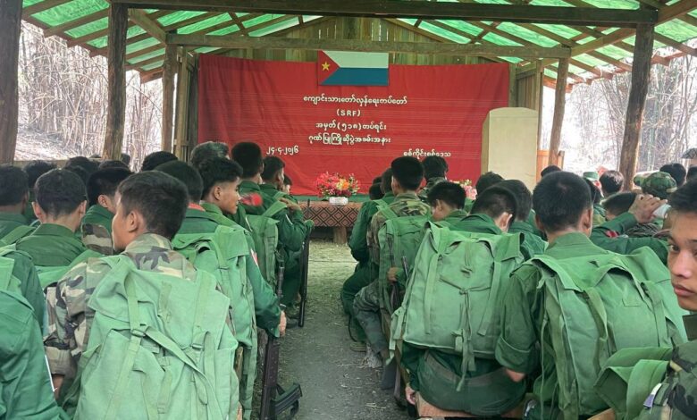 ယခုနှစ် ဧပြီလက တွေ့ရသော ကျောင်းသားတော်လှန်ရေးတပ်တော် တပ်ဖွဲ့ဝင်များ။ (ဓာတ်ပုံ – SRF)