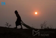 မကွေးတိုင်း၊ ပေါက်မြို့နယ်စစ်ရှောင်စခန်းတစ်ခုမှ စစ်ဘေးရှောင်တစ်ဦးကို ယခုနှစ် မတ်လတွင် တွေ့ရစဉ်။ (ဓာတ်ပုံ-မိုးဦး)
