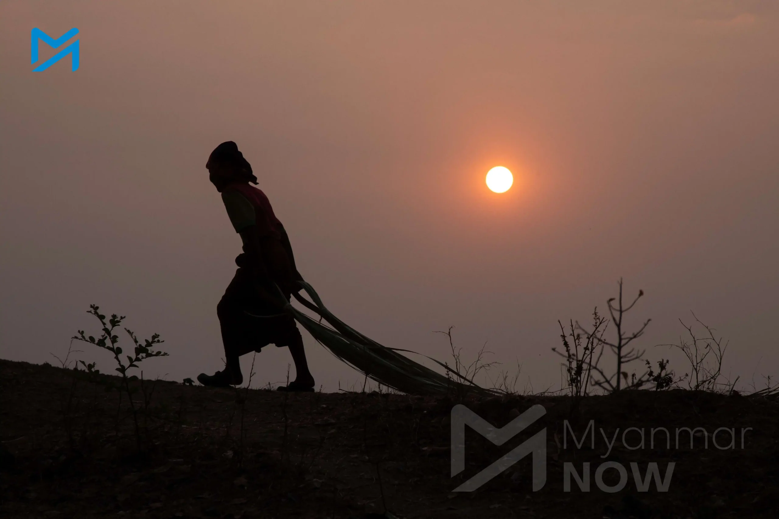 မကွေးတိုင်း၊ ပေါက်မြို့နယ်စစ်ရှောင်စခန်းတစ်ခုမှ စစ်ဘေးရှောင်တစ်ဦးကို ယခုနှစ် မတ်လတွင် တွေ့ရစဉ်။ (ဓာတ်ပုံ-မိုးဦး)