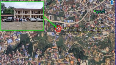 ဩဂုတ်လ၂၇ ရက် က မူဆယ်မြို့အတွင်း အွန်လိုင်းလိမ်လည်လောင်းကစား လုပ်ကိုင်သူများအား လုပ်ငန်းသုံးပစ္စည်းများနှင့်အတူ ဖမ်းဆီးရမိကြောင်း ထုတ်ပြန်ထားစဉ်။  (ဓာတ်ပုံ- စစ်တပ်ထိန်းချုပ် MOI ) 