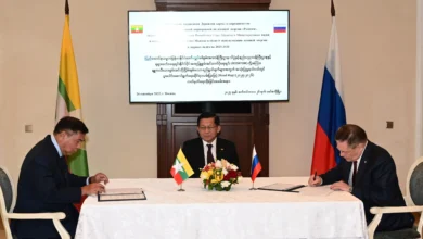 စစ်အုပ်စုနှင့် ရုရှားအစိုးရပိုင် နျူကလီယားကော်ပိုရေးရှင်း Rosatom နှင့် အဏုမြူစွမ်းအင်ငြိမ်းချမ်းစွာ အသုံးပြုနိုင်ရေးလမ်းပြမြေပုံ လက်မှတ်ရေးထိုးပွဲကို ၂၀၂၅ ခုနှစ် စက်တင်ဘာလ ၂၆ ရက်က ပြုလုပ်ခဲ့စဉ်။ (ဓာတ်ပုံ- The Global News Light of Myanmar)