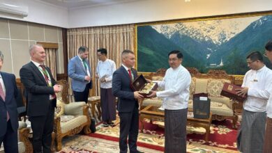 Astra Group ၏ အမှုဆောင် Nikolay Pryanishnikovနှင့် မြန်မာစစ်တပ် တာဝန်ရှိသူများ ယခုနှစ်ဇန်နဝါရီလတွင် နေပြည်တော်၌ တွေ့ဆုံခဲ့စဉ်။ (ဓာတ်ပုံ- Nikolay Pryanishnikov/Facebook)