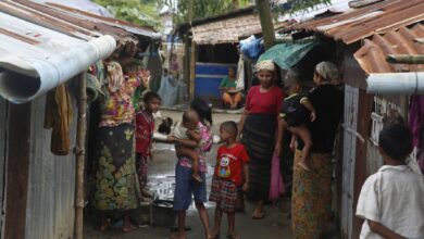 စစ်တွေမြို့နယ် ဘောဒူပ  ရိုဟင်ဂျာဒုက္ခသည်စခန်းတွင် နေထိုင်ကြသူများကို  ၂၀၂၁ ခုနှစ် ဇူလိုင်လ ၄ ရက်က တွေ့ရစဉ်။ (ဓာတ်ပုံ - AFP) 