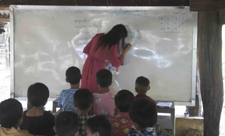၂၀၂၄ ခုနှစ် ပဲခူးတိုင်း ညောင်လေးပင်မြို့နယ် PDF စိုးမိုးနယ်မြေရှိ စာသင်ခန်းတစ်ခုမြင်ကွင်း။ (ဓာတ်ပုံ - စောရယ်)