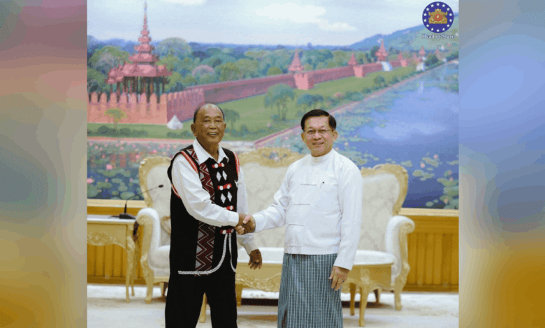 ဩဂုတ်လ ၄ ရက်က ဦးမင်းအောင်လှိုင်နှင့်အတူ တွေ့ရသော “ဝ”ပြည်သွေးစည်းညီညွတ်ရေးပါတီ (UWSP)မှ ဒုတိယဥက္ကဋ္ဌ ဦးကျောက်ကော်အန်း (ဝဲ) ။ (ဓာတ်ပုံ- စစ်တပ်ထိန်းချုပ် MOI)