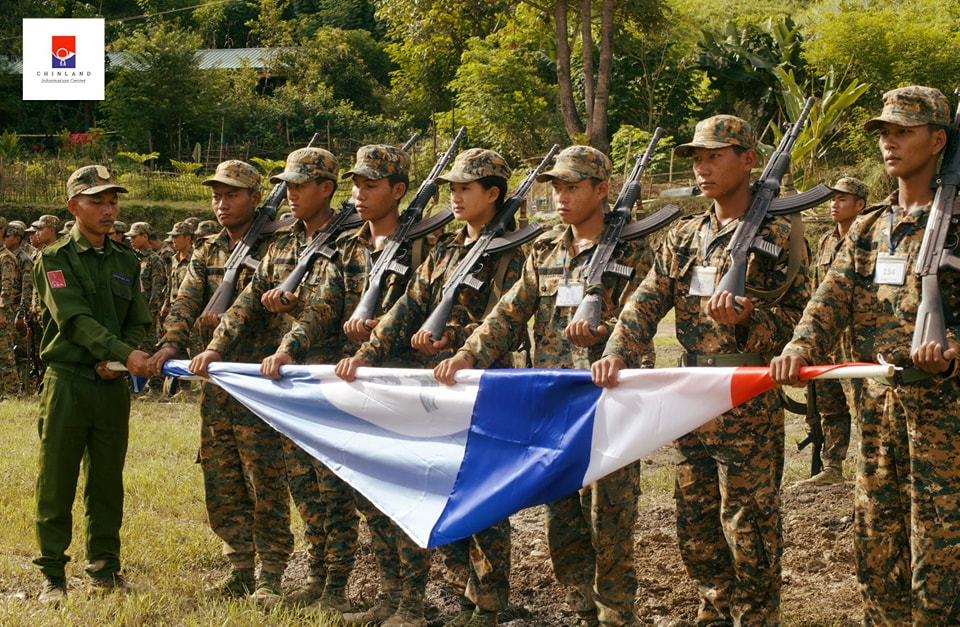 CNA ဌာနချုပ်ဖြစ်သော Camp Victoria ၌ ပြုလုပ်သော အပတ်စဉ် (၄၈) အခြေခံစစ်သင်တန်းဆင်းပွဲကို ၂၀၂၂ စက်တင်ဘာအတွင်းက ပြုလုပ်နေစဉ်။ (ဓာတ်ပုံ-Chinland Information Center)