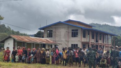 RCSS ကလွှဲပေးသည့် PNLO တပ်ဖွဲ့ဝင်များနှင့်မိသားစုဝင်များ။ (ဓာတ်ပုံ- အထူးဒေသ ၆ Facebook)