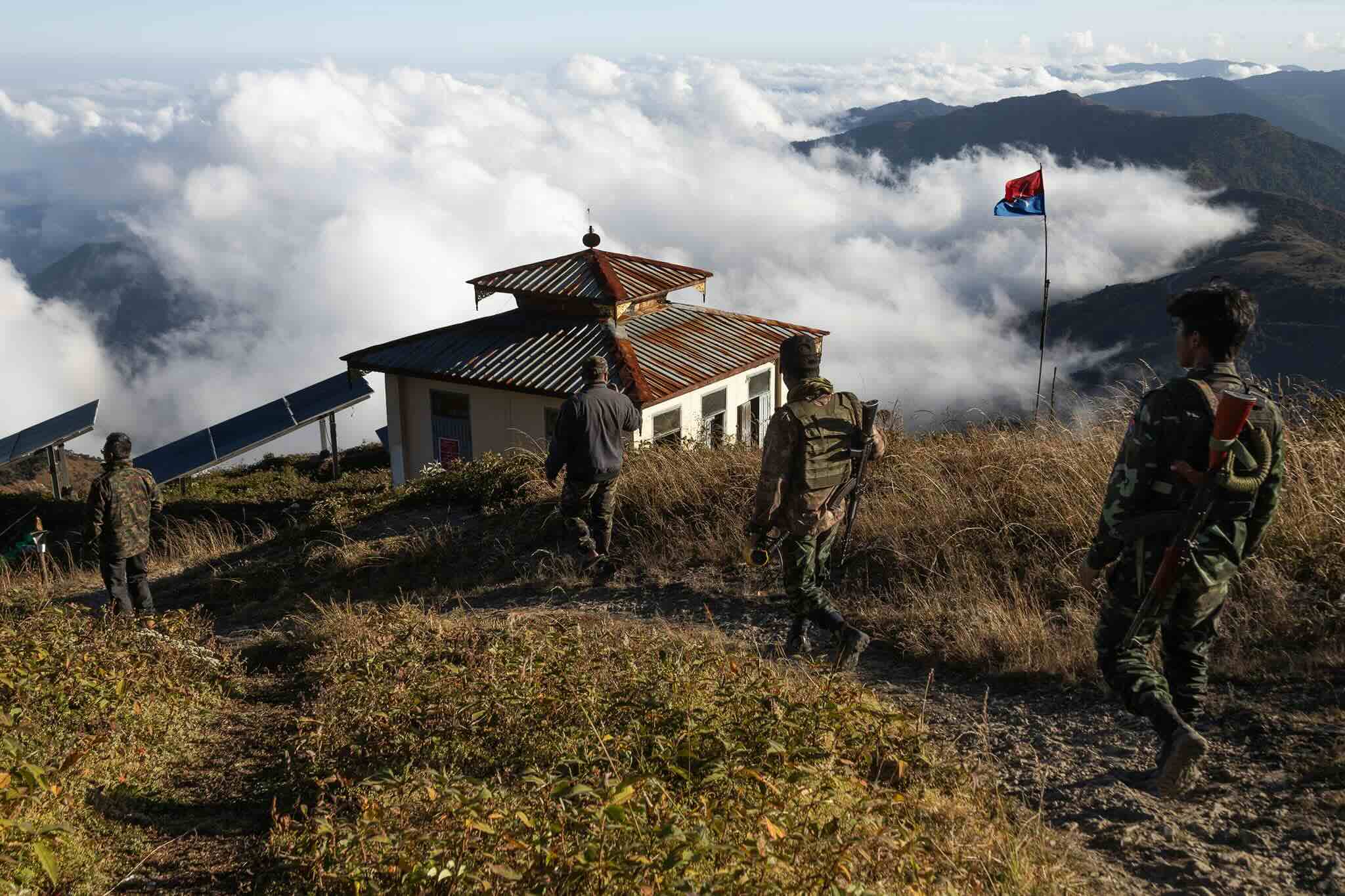 ကလေး- တီးတိန်လမ်းပေါ်ရှိ ကနေဒီတောင်။  (ဓာတ်ပုံ - PDF Zoland) 