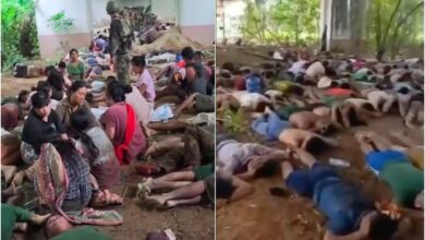 ယမန်နေ့က ဗန်းမော်နယ်တွင် KIA က စစ်ရေယာဉ်များပေါ် လိုက်ပါလာသူများအား ဖမ်းဆီးရမိ ထားစဉ်။ (ဓာတ်ပုံ- Lung Jung LAN Screengrab)