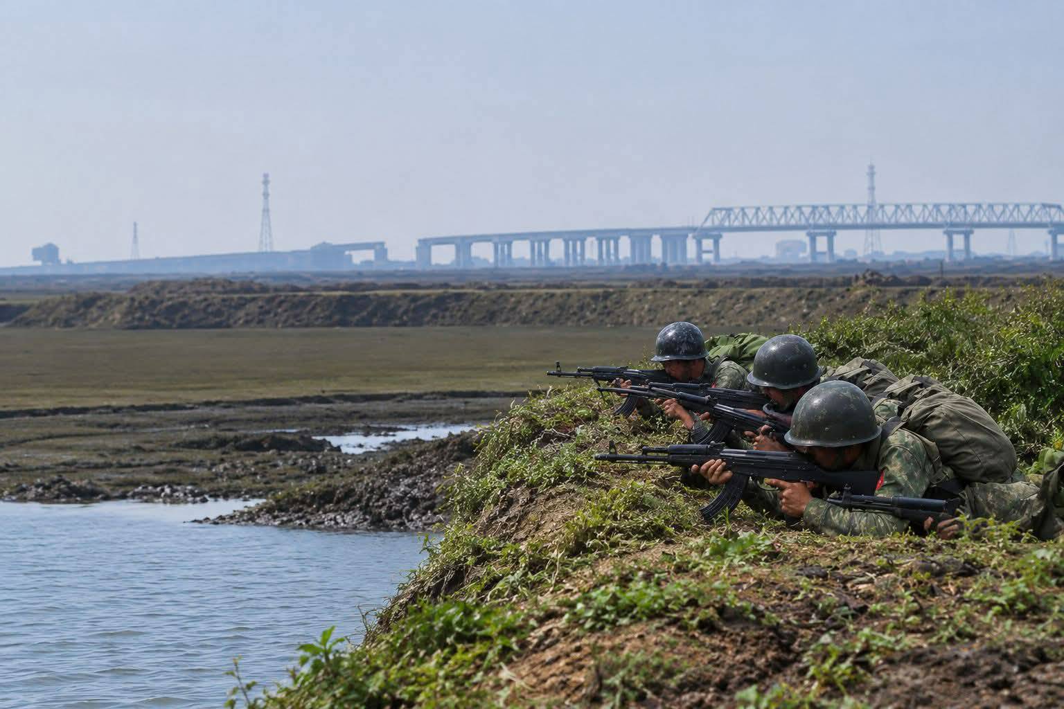 စစ်တွေမြို့နယ် အမြင့်ကျွန်းတံတားအနီးတွင်တွေ့ရသော AA တပ်ဖွဲ့ဝင်များ။ (ဓာတ်ပုံ- ပလက်ဝတိုင်းမ်)