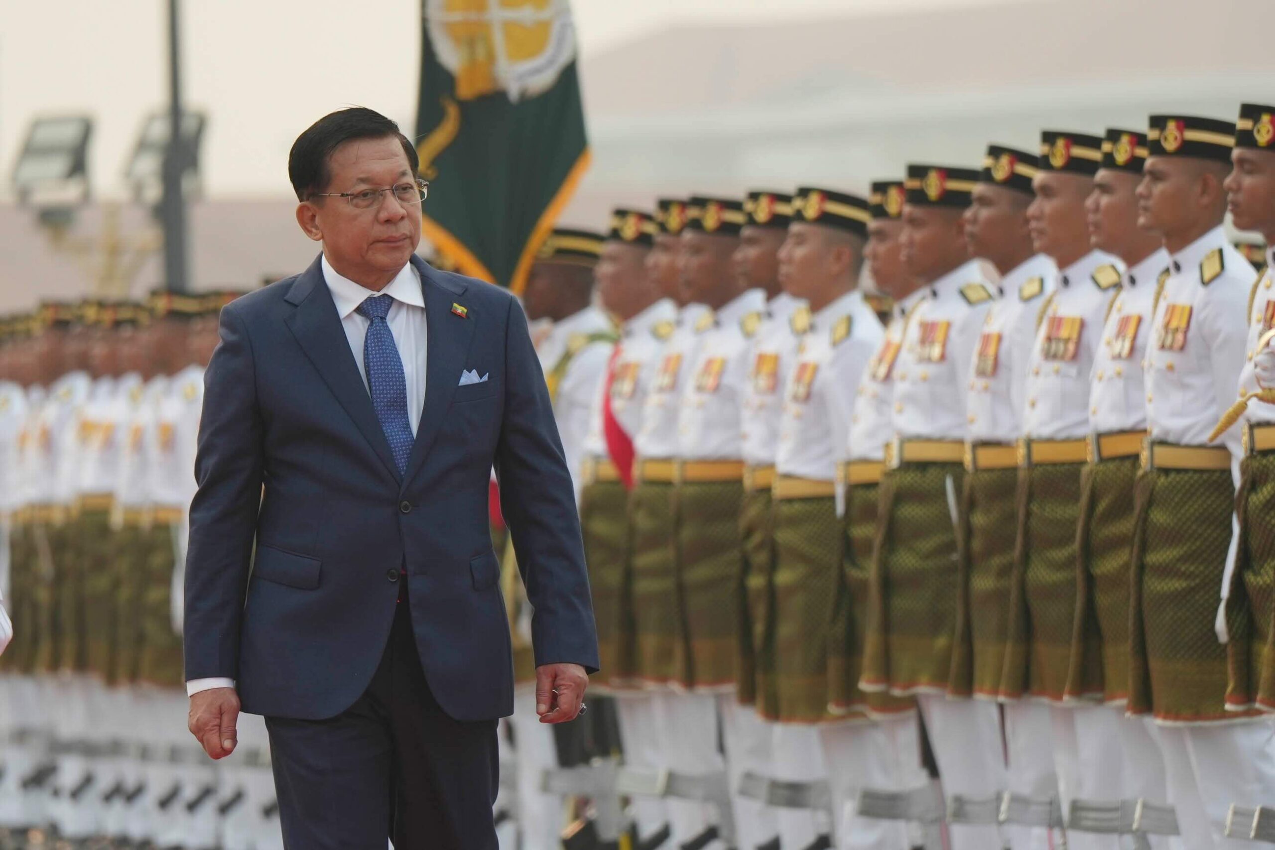 ၂၀၂၆ ခုနှစ် အောက်တိုဘာလ ၈ ရက်က မလေးရှားနိုင်ငံတွင် တွေ့ရသော မြန်မာစစ်ခေါင်းဆောင် မင်းအောင်လှိုင်။ (ဓာတ်ပုံ- EPA)