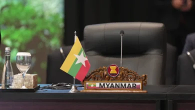 ၂၀၂၃ ခုနှစ် နိုဝင်ဘာလ ၁၅ ရက်က အင်ဒိုနီးရှားနိုင်ငံ ဂျကာတာမြို့တွင် ကျင်းပသည့် (၁၇) ကြိမ်မြောက် အရှေ့တောင်အာရှနိုင်ငံများအသင်း (ASEAN) ကာကွယ်ရေးဝန်ကြီးများ အစည်းအဝေး (ADMM) တွင် မြန်မာကိုယ်စားလှယ်နေရာ လစ်လပ်နေသည်ကို တွေ့ရစဉ်။ (ဓာတ်ပုံ- AFP)