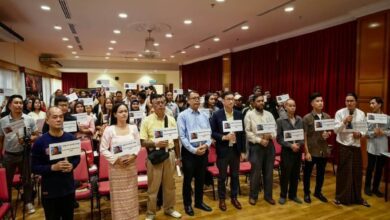 ၂၀၂၆ ခုနှစ် အောက်တိုဘာလ ၈ ရက် နံနက်ပိုင်းတွင် ဦးမင်းအောင်လှိုင်ကို မလေးရှားလွှတ်တော်အမတ်ဟောင်း ဦးဆောင်၍ မလေးရှားရောက်မြန်မာများက မြို့တော်ကွာလာလမ်ပူရှိ Chinese Assembly Hall တွင် ကန်ကွက်ဆန္ဒပြနေစဉ်။ (ဓာတ်ပုံ- )